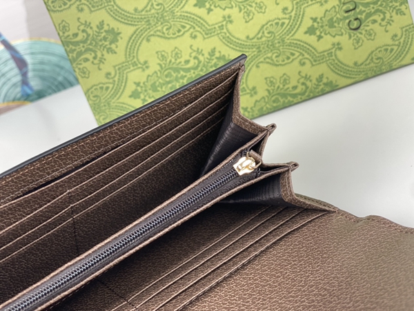 グッチ財布コピー着用イメージ